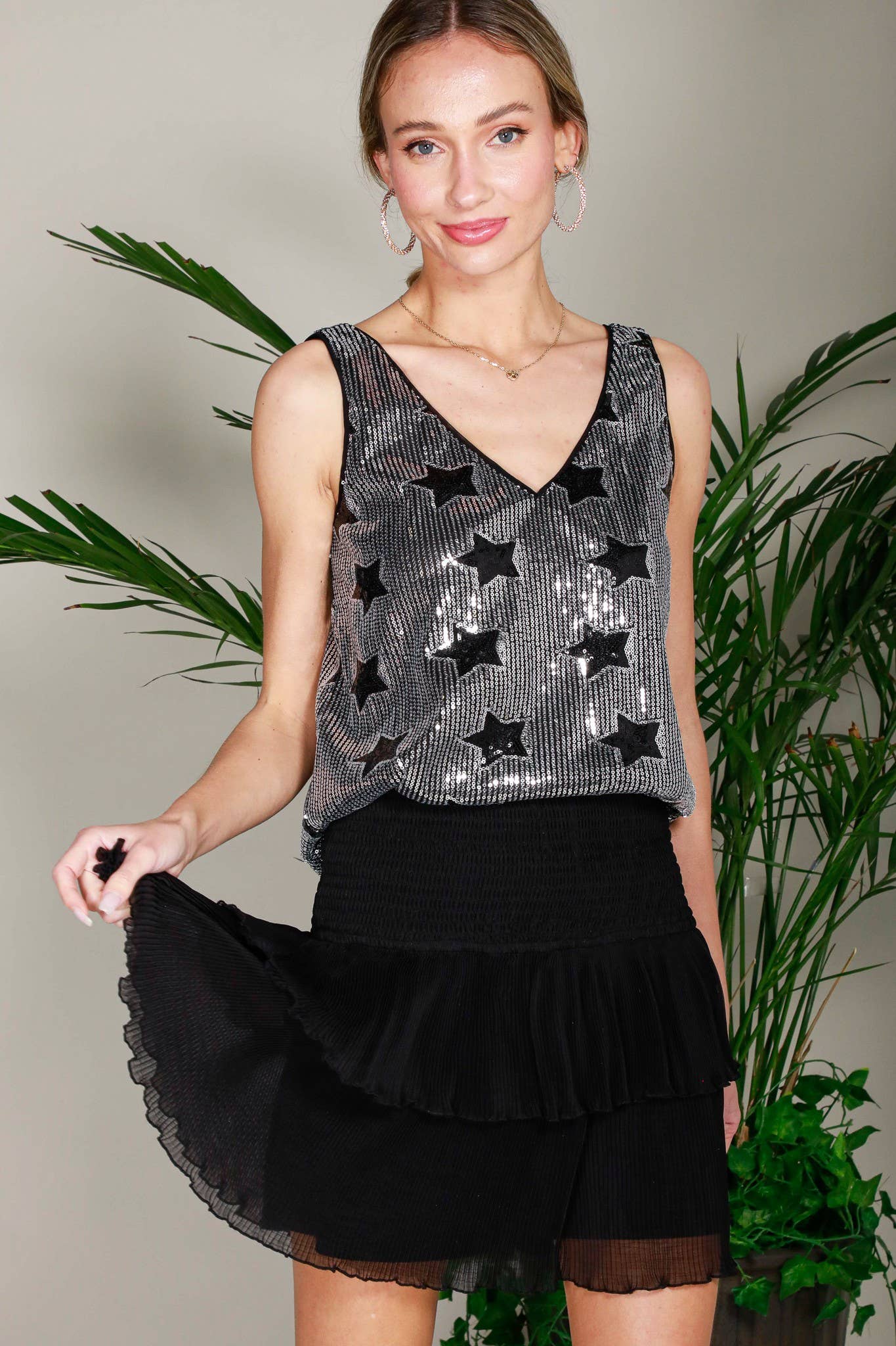 High Rise Tiered Pleated Elastic Smocked Mini Skirt VS81980: Off White / M