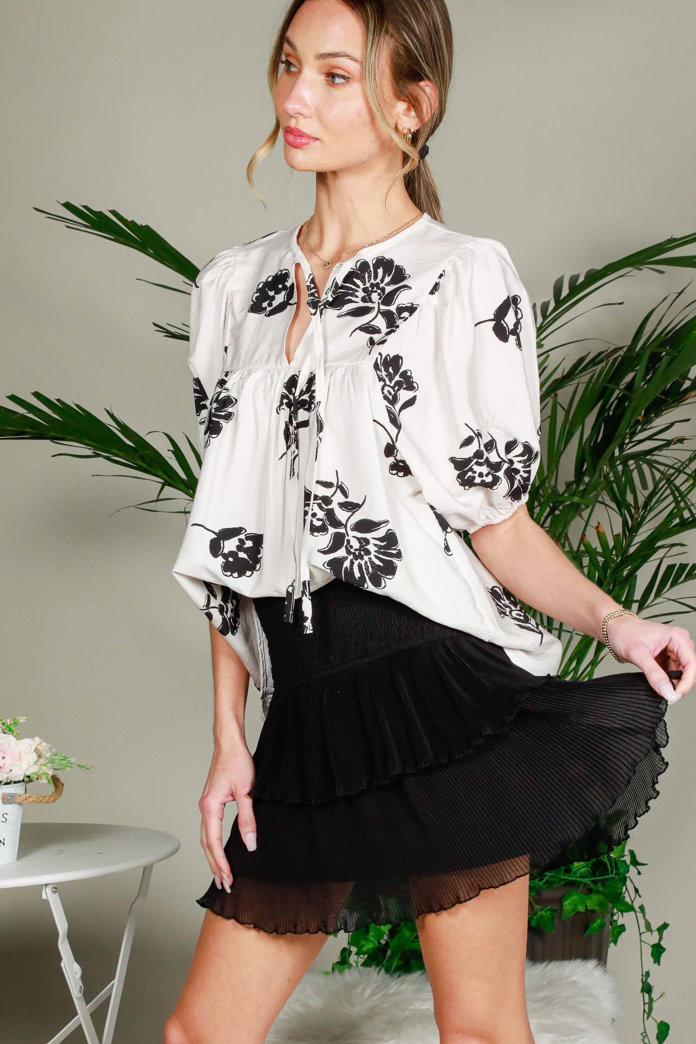 High Rise Tiered Pleated Elastic Smocked Mini Skirt VS81980: Off White / L