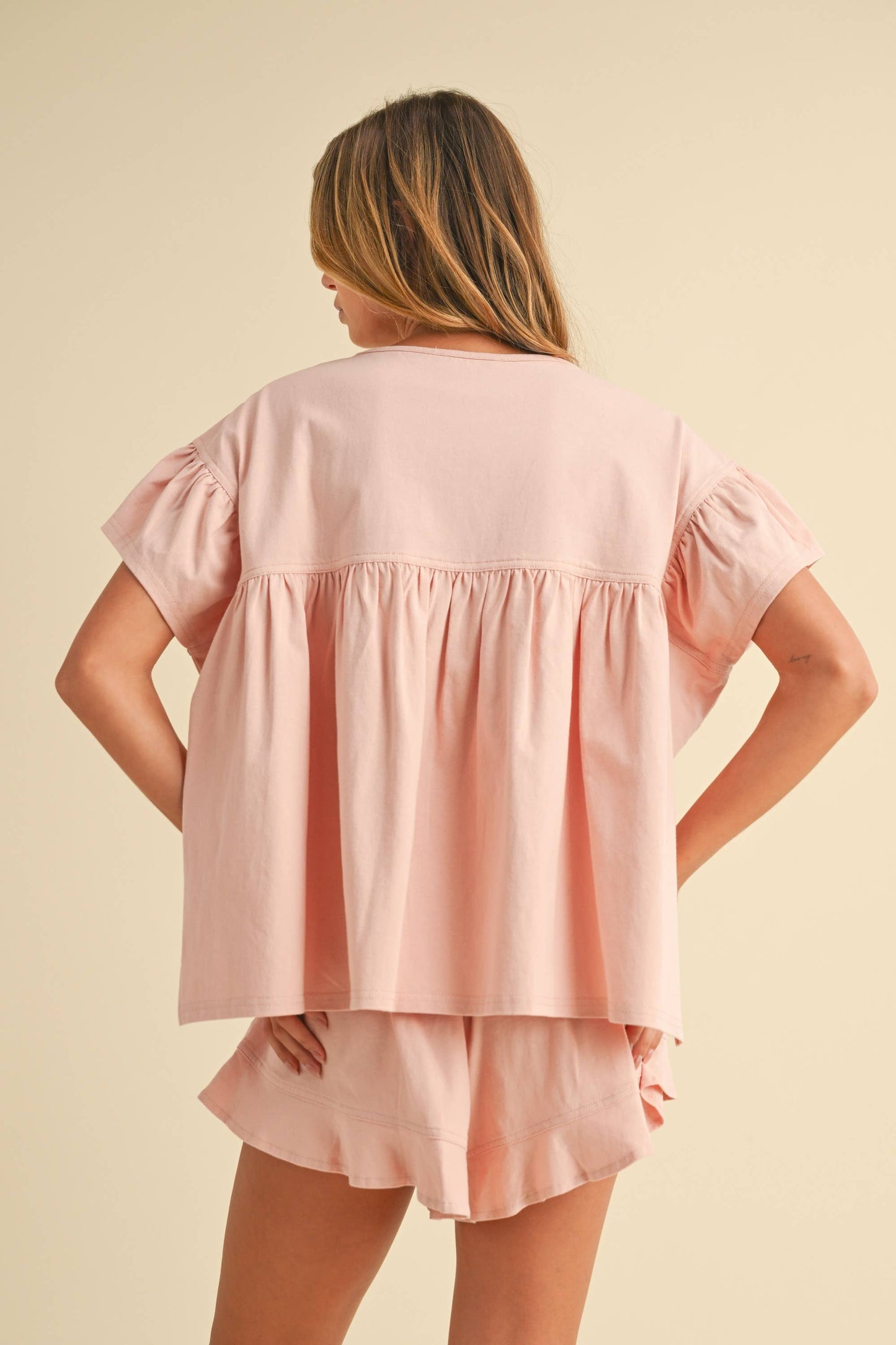 IST5851 PLEATED TUNIC BABYDOLL TOP AND RUFFLED SHORTS SET
: MAUVE / L