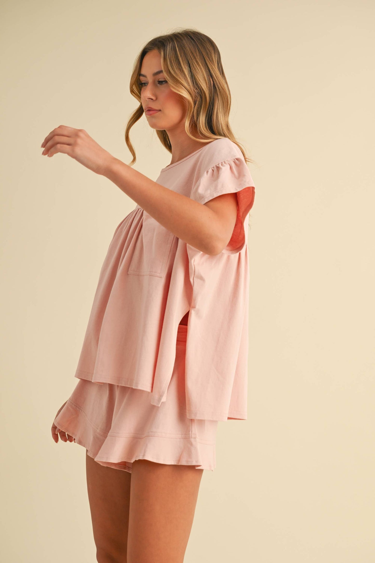 IST5851 PLEATED TUNIC BABYDOLL TOP AND RUFFLED SHORTS SET
: MAUVE / L