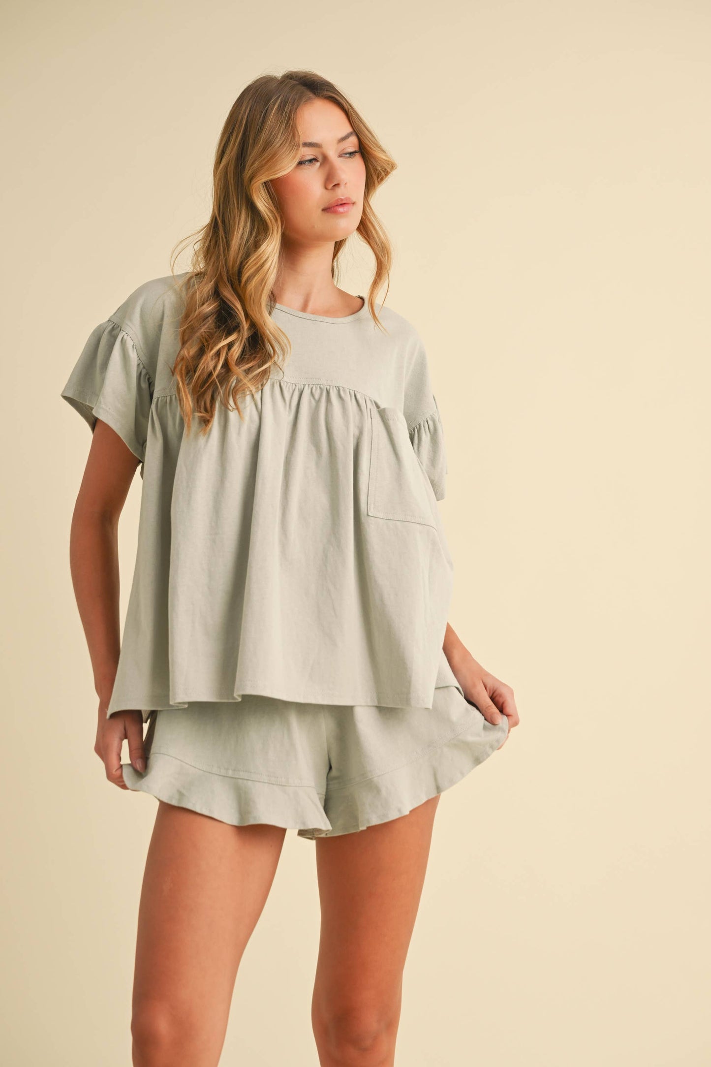 IST5851 PLEATED TUNIC BABYDOLL TOP AND RUFFLED SHORTS SET
: MAUVE / L