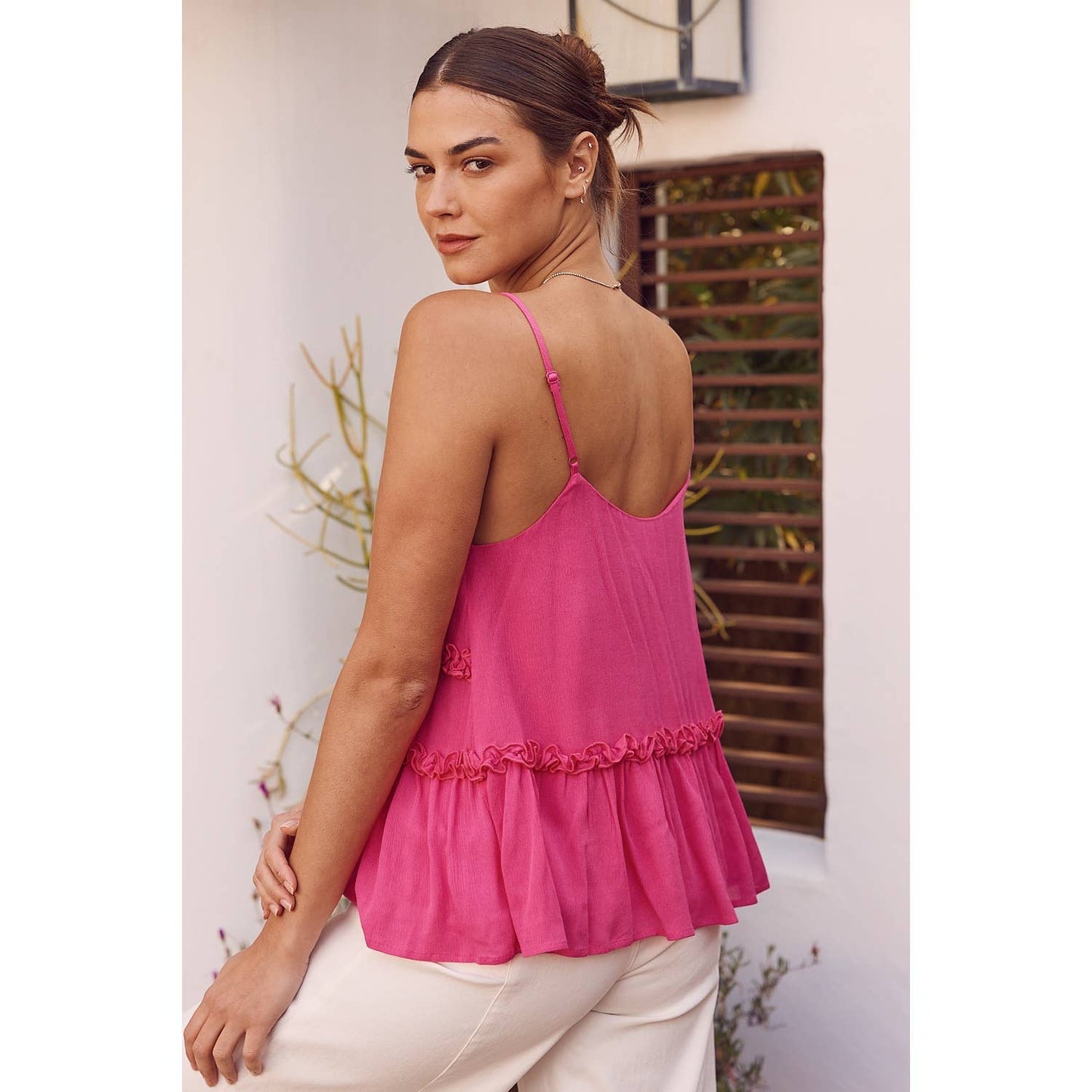 RUFFLE DETAIL TIERED BABYDOLL CAMI TOP: HOT PINK / L