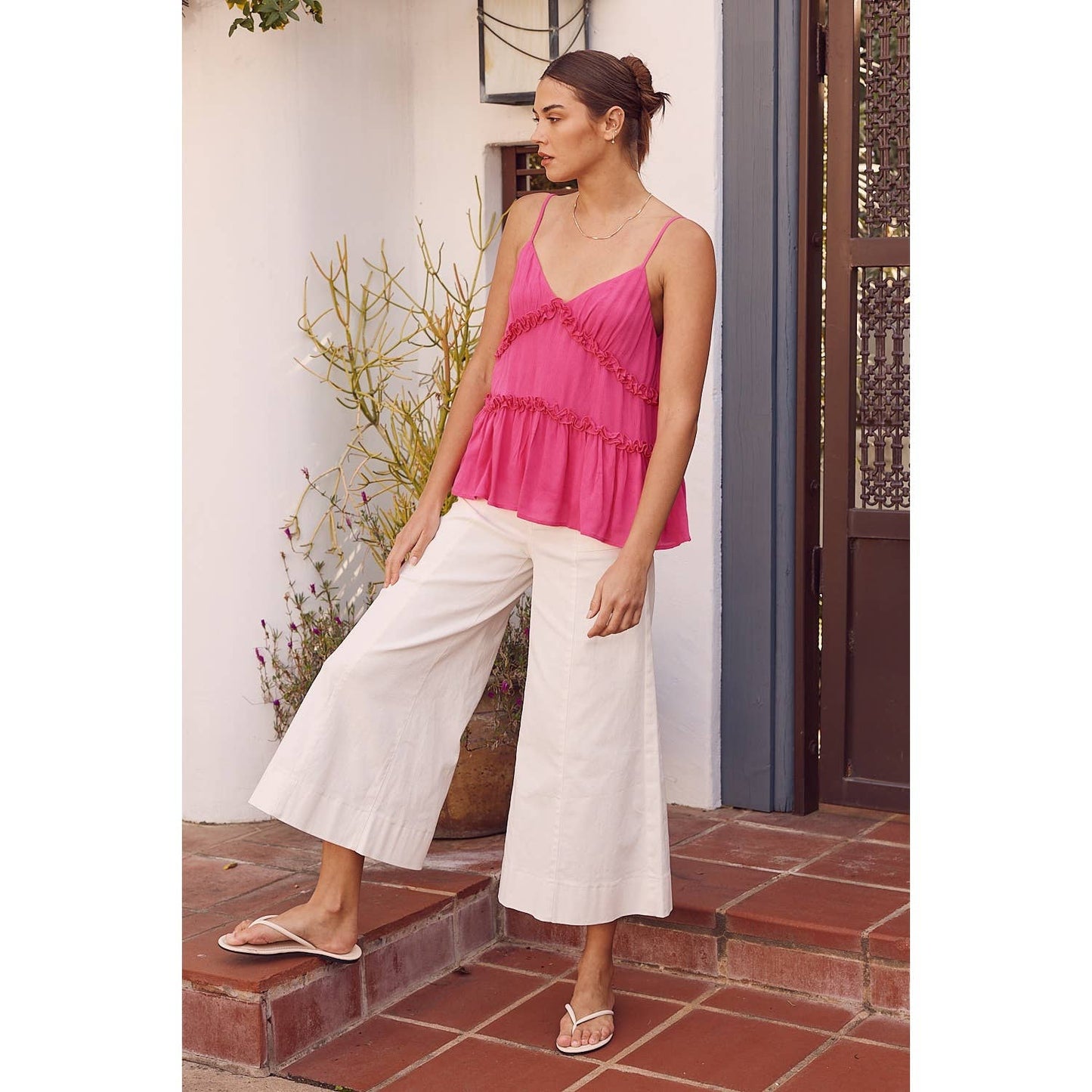 RUFFLE DETAIL TIERED BABYDOLL CAMI TOP: HOT PINK / S