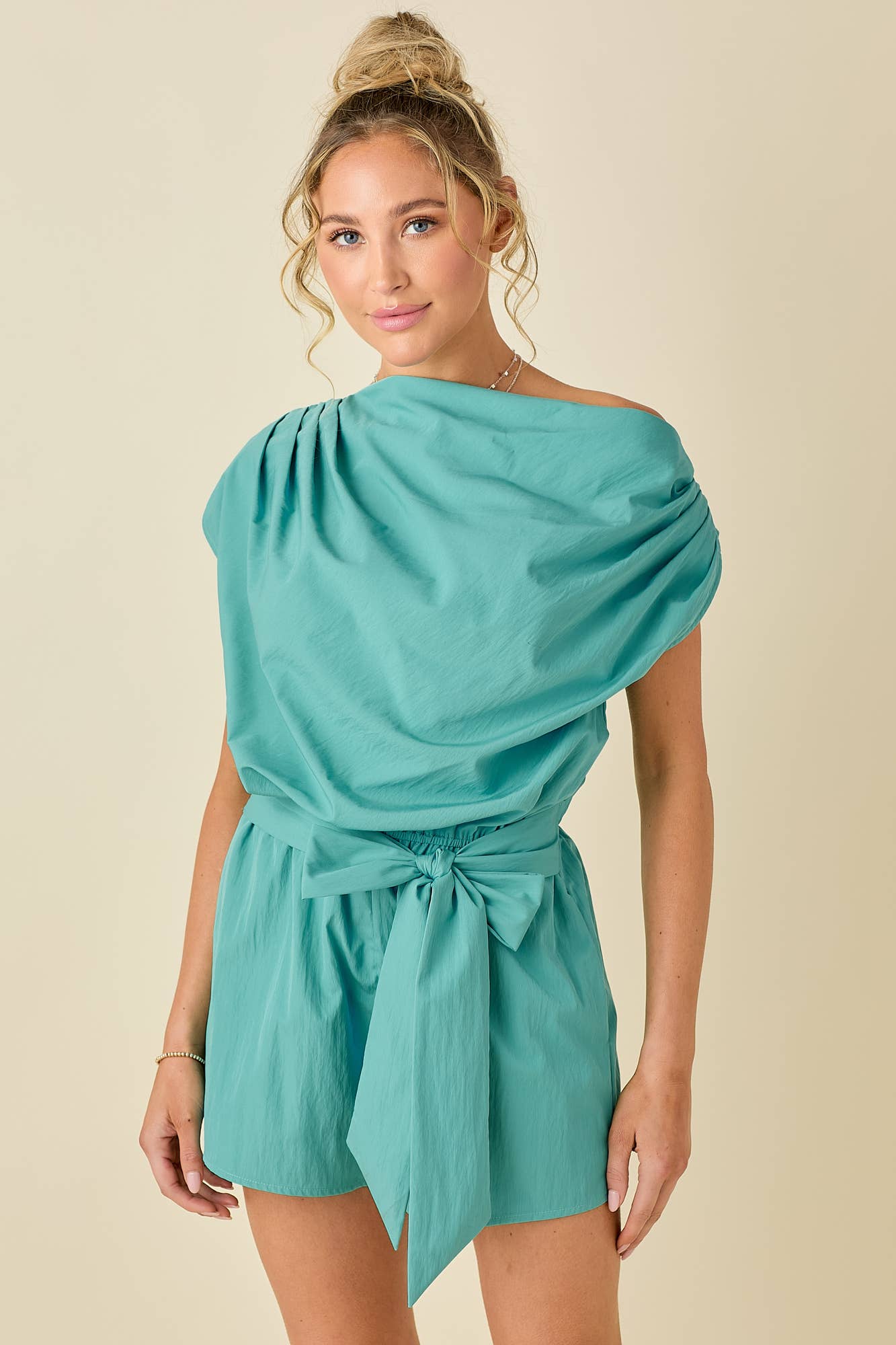Draped unbalanced drop shoulder romper: AQUA / S