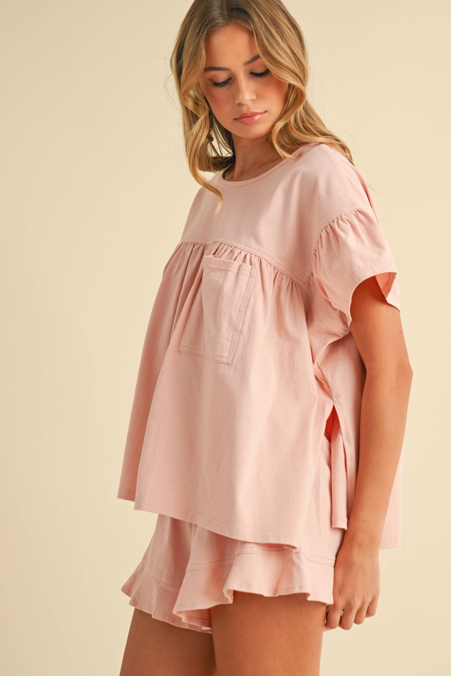 IST5851 PLEATED TUNIC BABYDOLL TOP AND RUFFLED SHORTS SET
: MAUVE / L