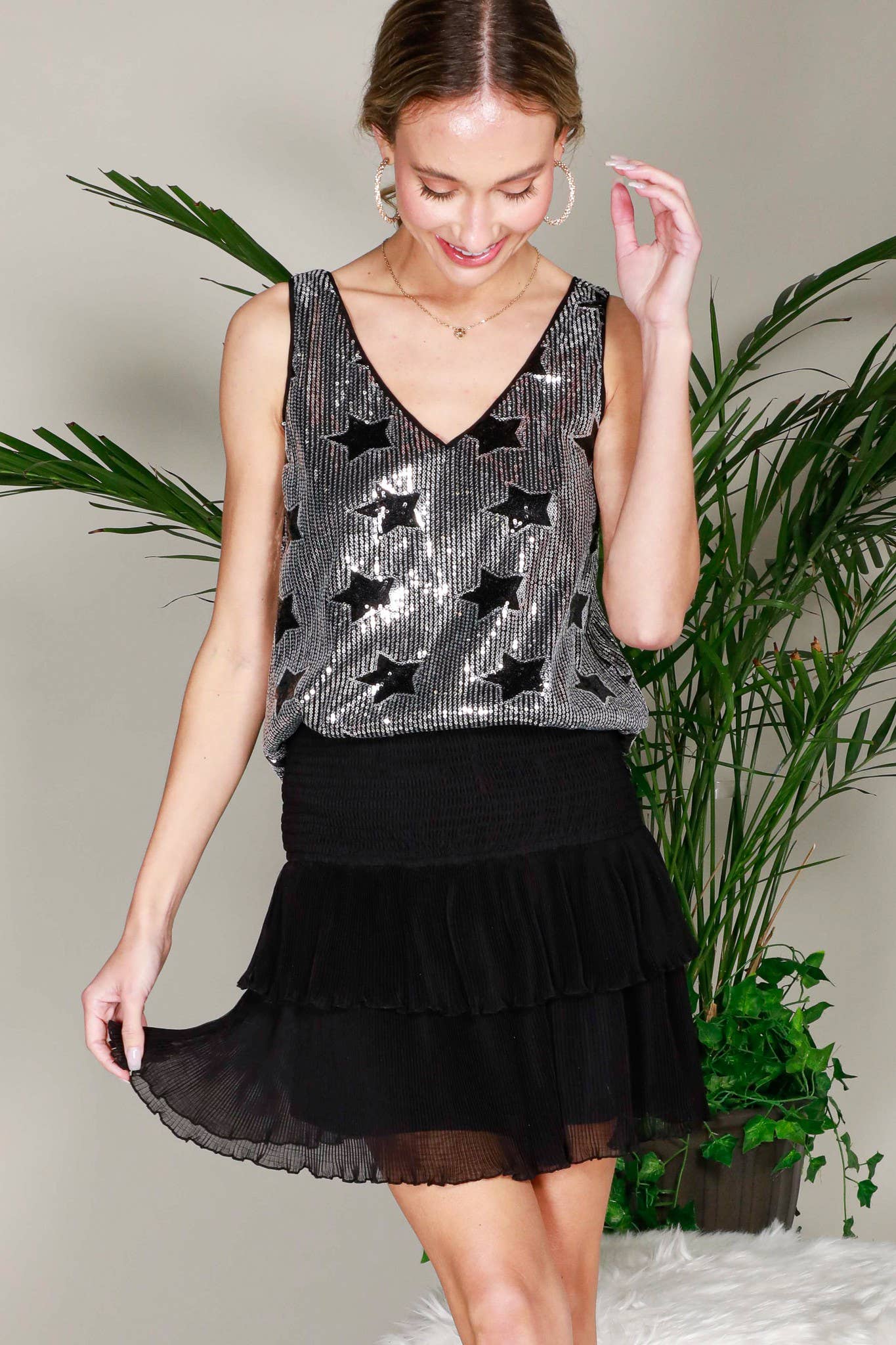 High Rise Tiered Pleated Elastic Smocked Mini Skirt VS81980: Off White / S