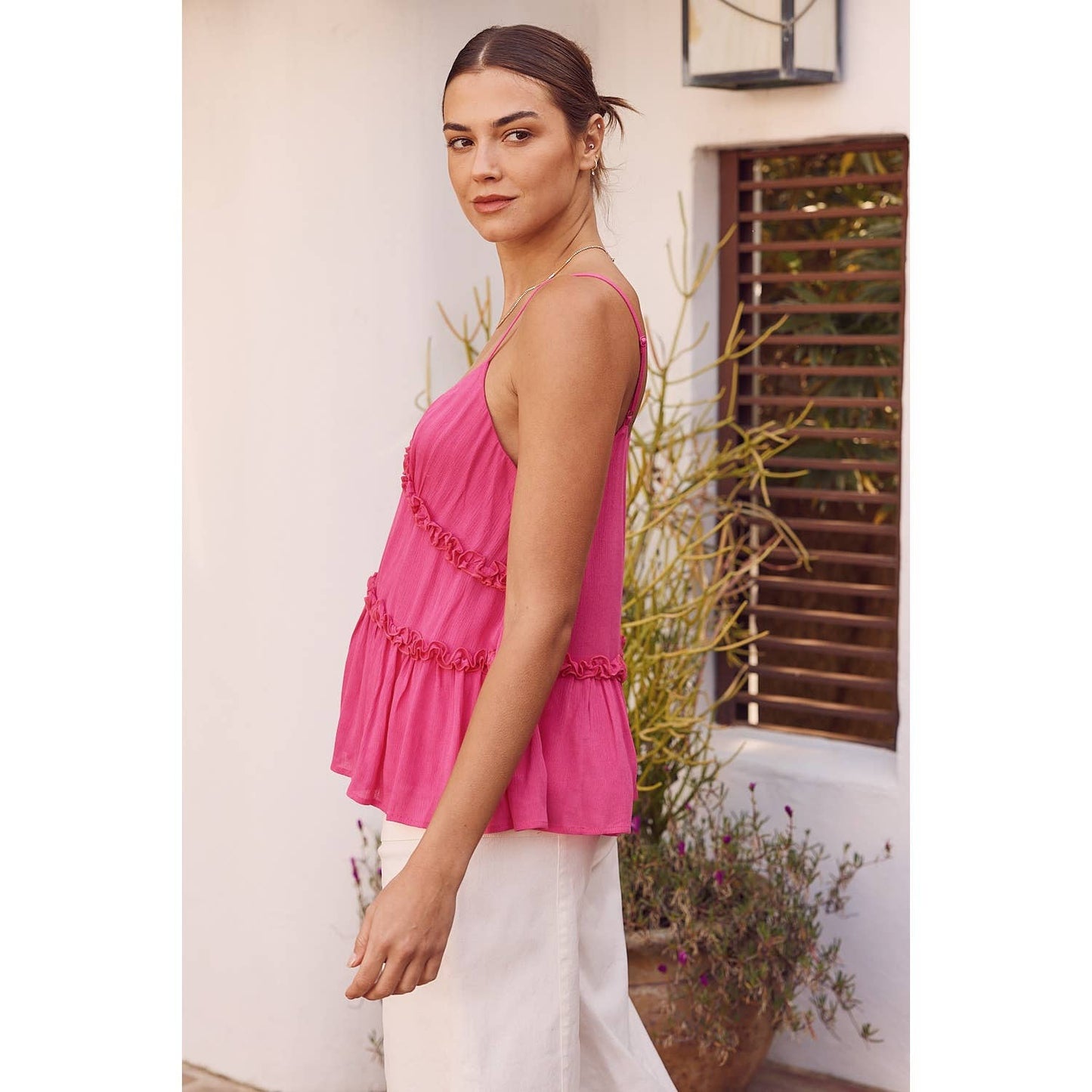 RUFFLE DETAIL TIERED BABYDOLL CAMI TOP: HOT PINK / M