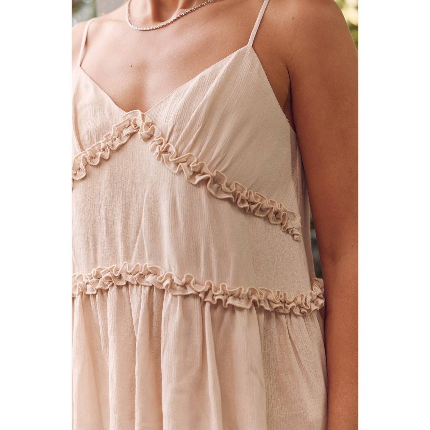 RUFFLE DETAIL TIERED BABYDOLL CAMI TOP: HOT PINK / L