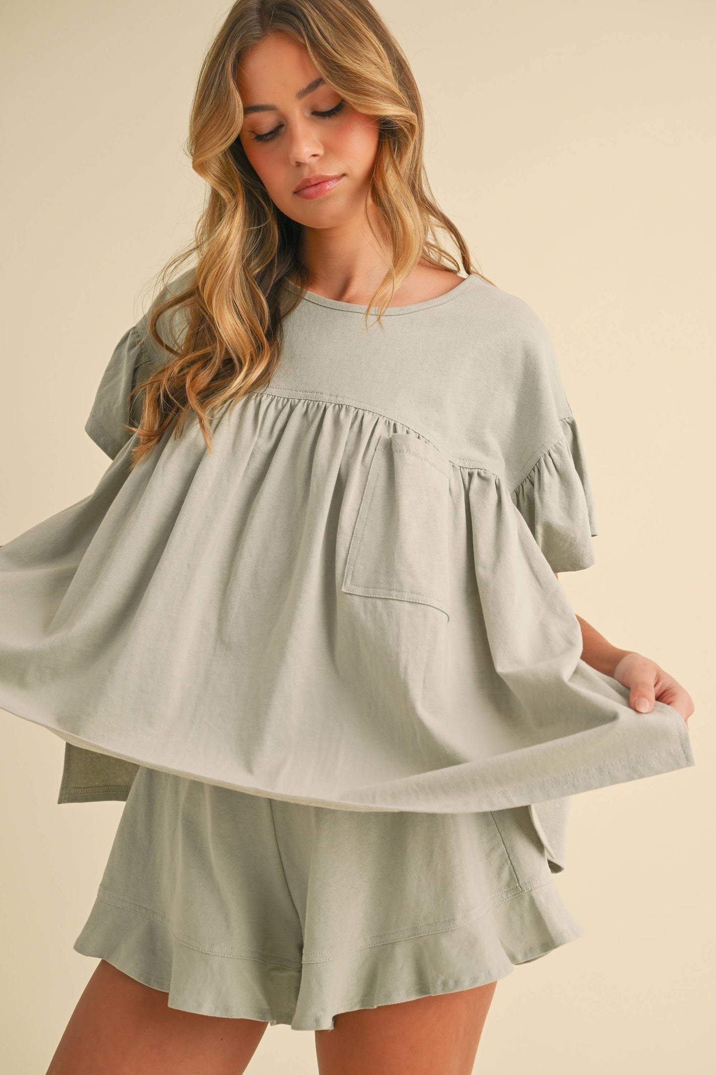 IST5851 PLEATED TUNIC BABYDOLL TOP AND RUFFLED SHORTS SET
: MAUVE / L