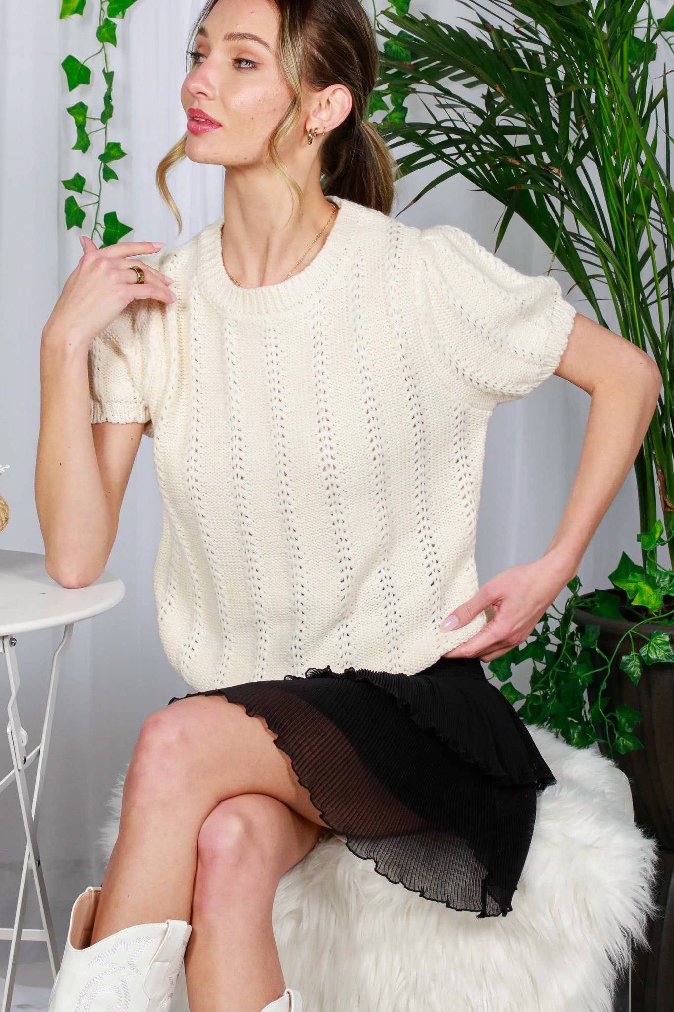 High Rise Tiered Pleated Elastic Smocked Mini Skirt VS81980: Off White / M
