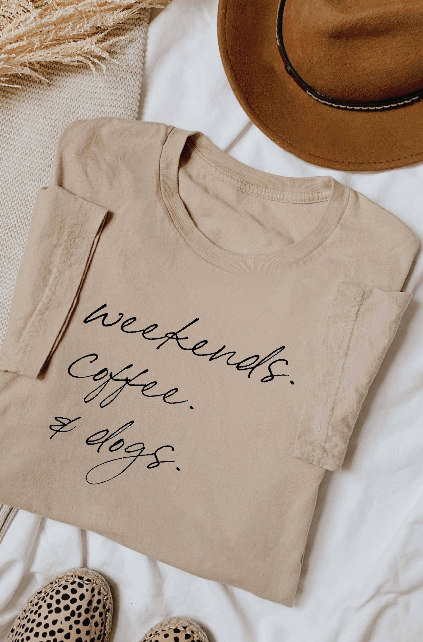 WEEKENDS COFFEE AND DOGS Graphic T-Shirt: BLACK / M