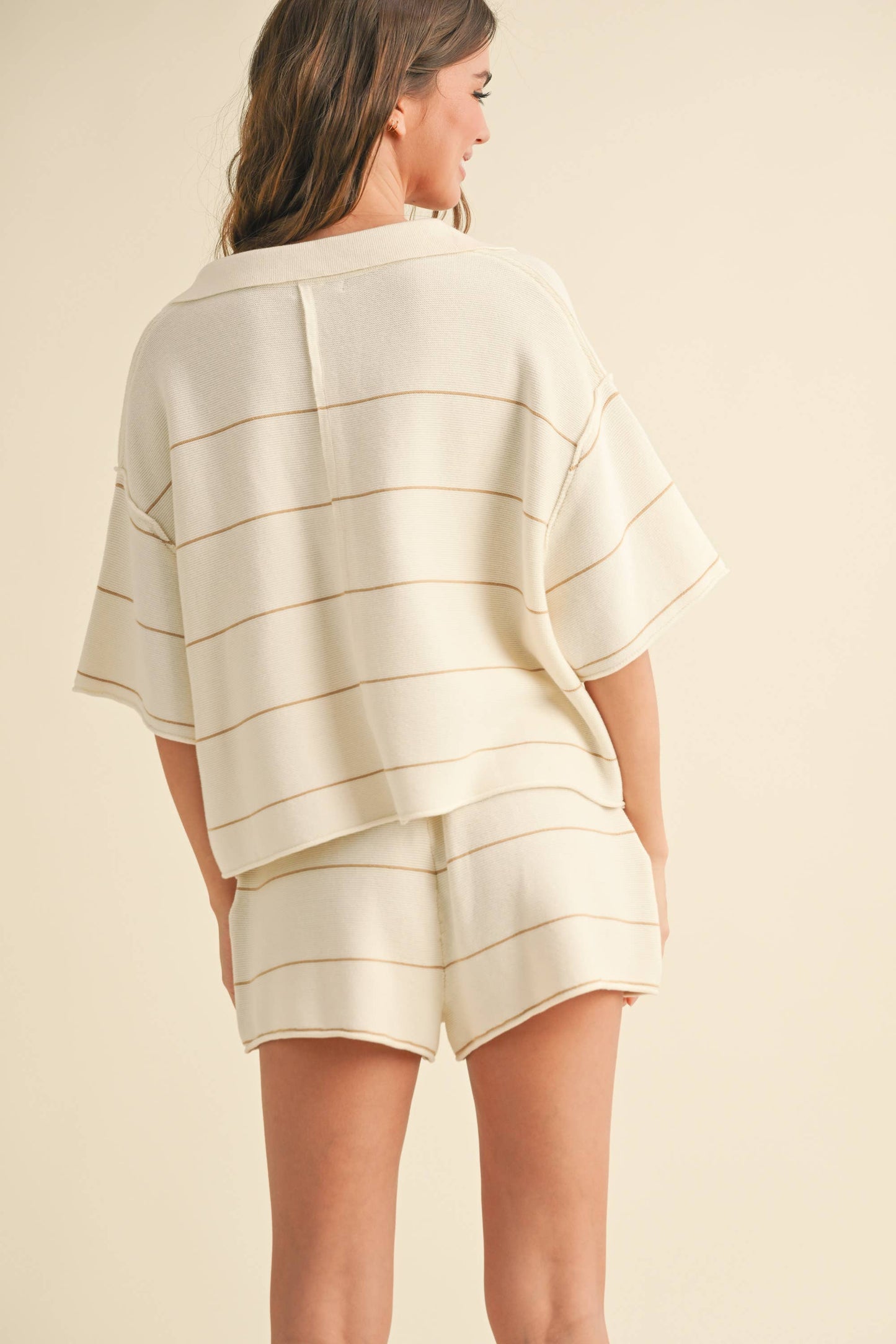 P3376ST   STRIPED PATTERN KNITTED SHORTS: OFF WHITE/DENIM BLUE / Contemporary /