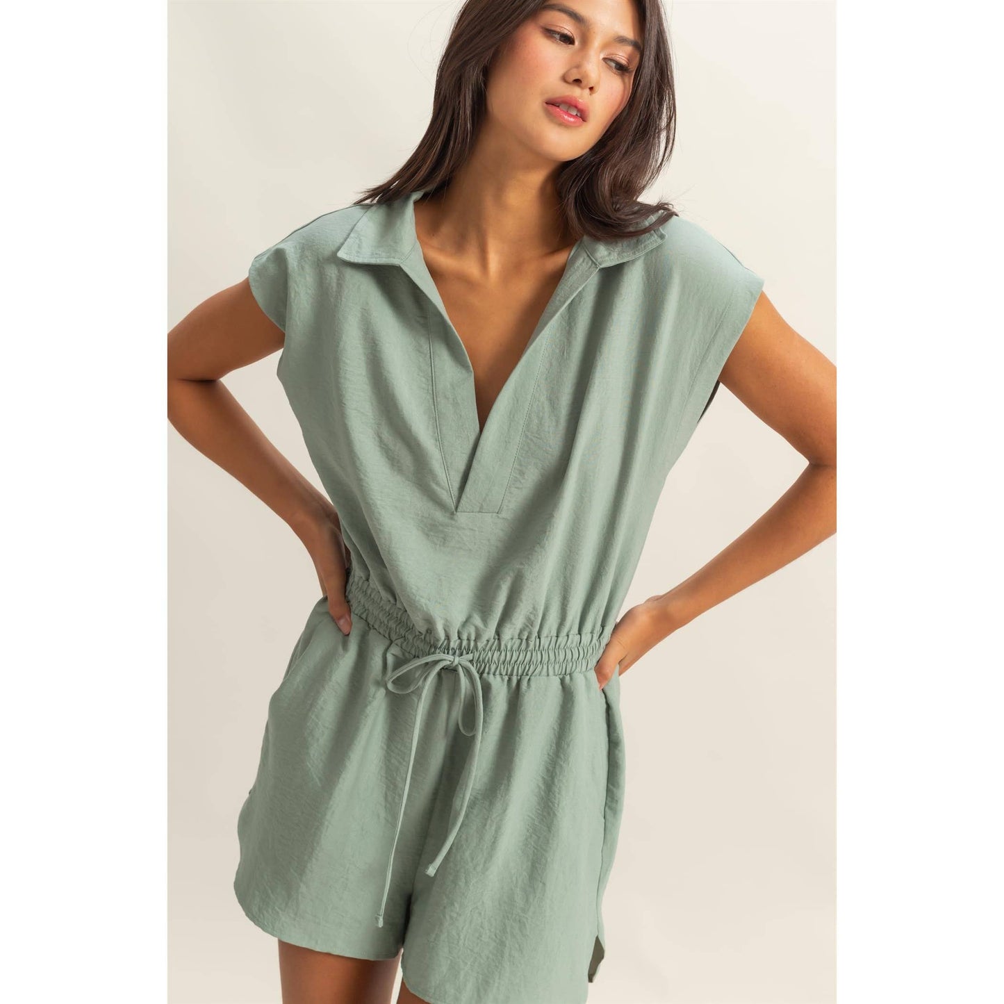 DZ25C253-Collared Romper with Buttonless Placket: BLACK / S-M-L(2-2-2)