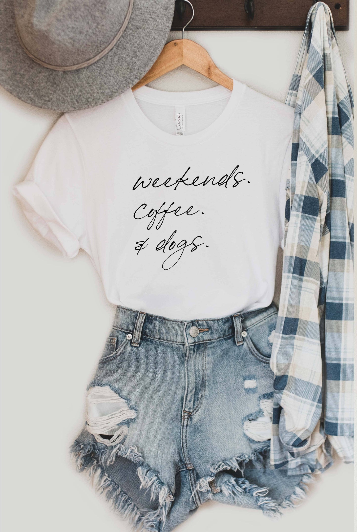 WEEKENDS COFFEE AND DOGS Graphic T-Shirt: BLACK / M