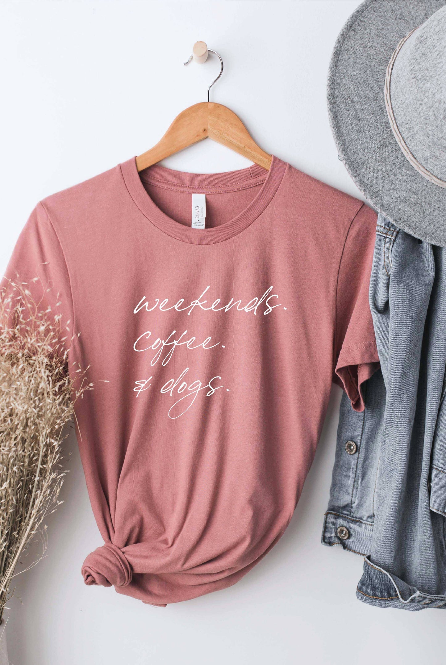 WEEKENDS COFFEE AND DOGS Graphic T-Shirt: BLACK / L