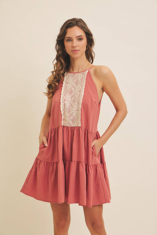 LACE CONTRAST HALTER NECK MINI DRESS WITH TIERED RUFFLES: CLAY / L