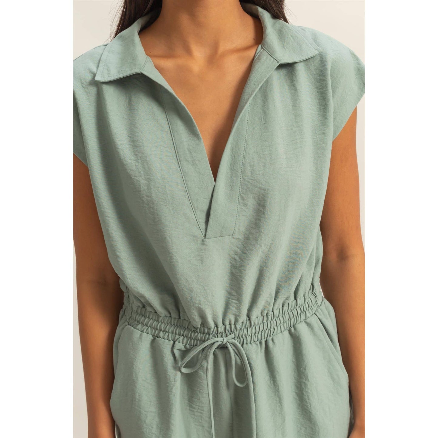 DZ25C253-Collared Romper with Buttonless Placket: BLACK / S-M-L(2-2-2)