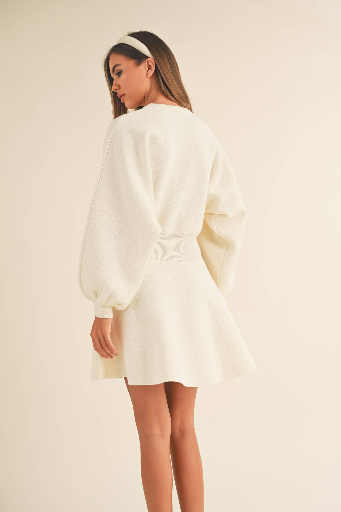D2660   BALLON SLEEVE SWEATER DRESS: BLACK / S